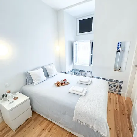 Privativo Com Banheiro Compartilhado * 리스본