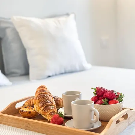 Privativo Com Banheiro Compartilhado * Lisbon